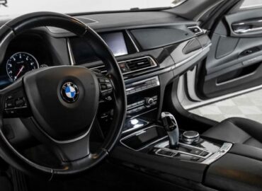 BMW-7-Series-2015-15